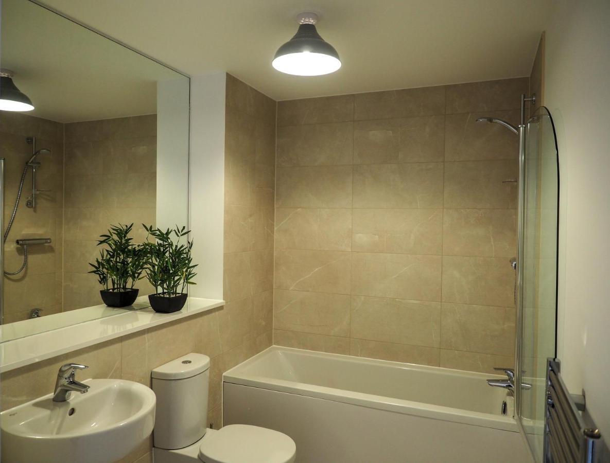 Stylish Spacious With Free Parking Farnborough (Hampshire)