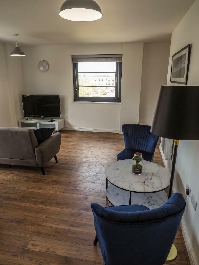 Apartment Stylish Spacious With Free Parking Farnborough (Hampshire)