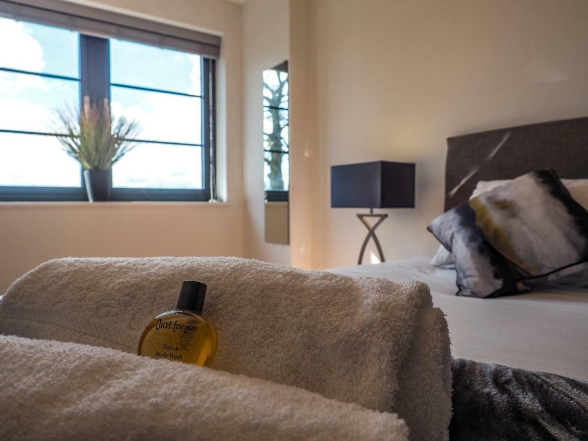 Stylish Spacious With Free Parking *