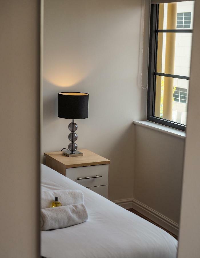 Stylish Spacious With Free Parking Apartment